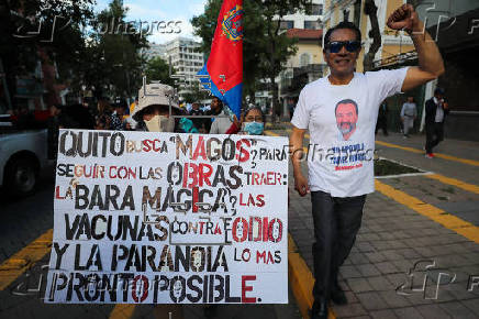 Simpatizantes muestran apoyo al alcalde de Quito, Pabel Muñoz