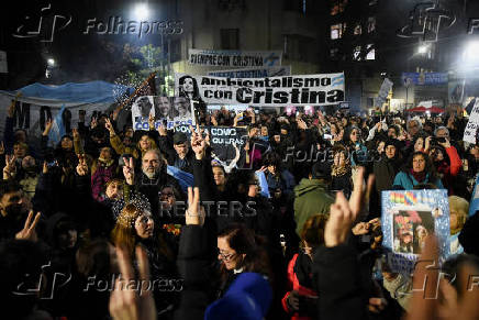 Argentina judge approves house arrest for ex-President Kirchner