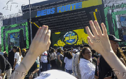 Fiéis se preparam para a Marcha para Jesus que terá uma caminhada da estação Luz do Metrô