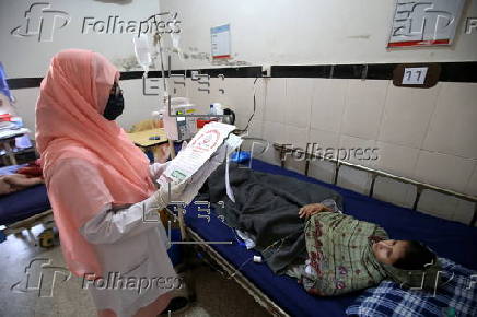 Patients receive treatment on World Diabetes Day in Peshawar