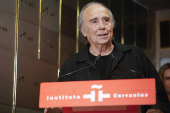 Serrat deposita su legado en el Instituto Cervantes