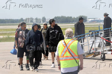 Fire evacuees arrive in Winnipeg
