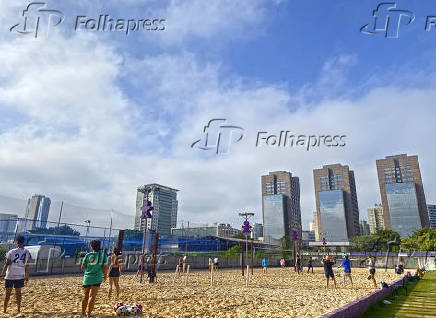Arena poliesportiva feminina ao ar livre na zona sul de São Paulo