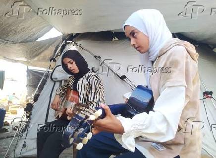 Palestinian children learn music to forget the war and destruction.