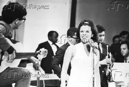 Elis Regina apresentando-se no 3º Festival de Música Popular Brasileira
