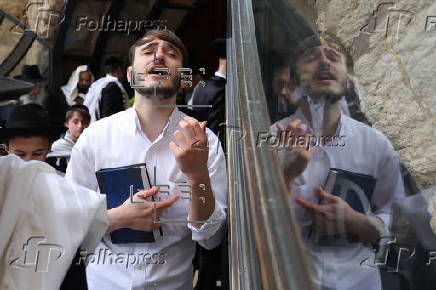 Faithful attend Priestly Blessing prayer during Passover in Jerusalem