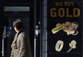Gold continues to hit records over US-China trade war fears