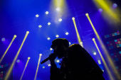 Russo Passapusso, vocalista do BaianaSystem, em apresentação da Virada Cultural 