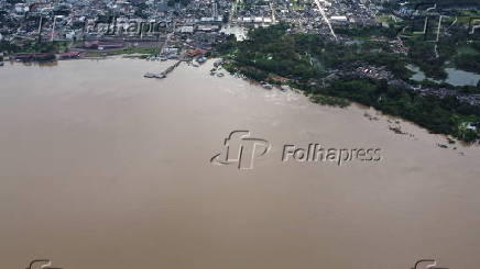 Chuva eleva o nível do rio Madeira em Porto Velho (RO)