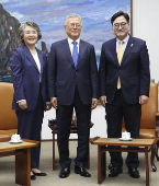 Ex-president meets parliamentary leader in Seoul