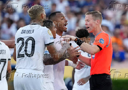 FIFA Club World Cup - Group B - Paris St Germain v Botafogo