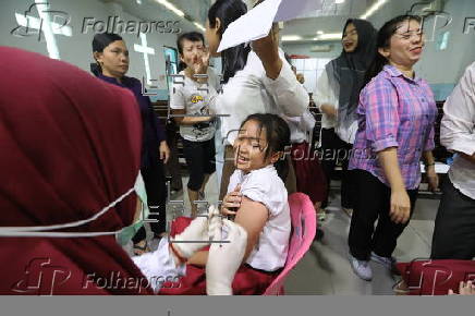 Cervical cancer and rubella vaccination for school children in Aceh