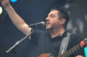 Bruno canta sozinho em festival