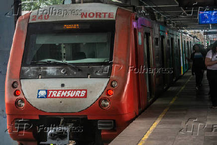 Vista das plataformas da estação de metrô de Esteio