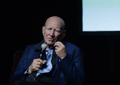 Fotos de arquivo do fotógrafo Sebastião Salgado, morto aos 81 anos