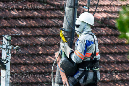 ENEL REMOVE 247 FRAUDES E FURTOS DE ENERGIA EM PETROPOLIS