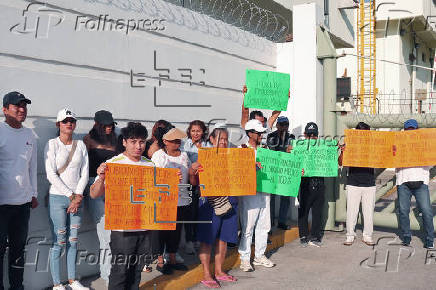 Jubilados cierran planta de la estatal Pemex y provocan desabasto de gasolina en Chiapas