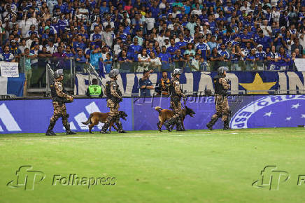 CRUZEIRO X FLAMENGO CAMPEONATO BRASILEIRO A MINEIRÃO
