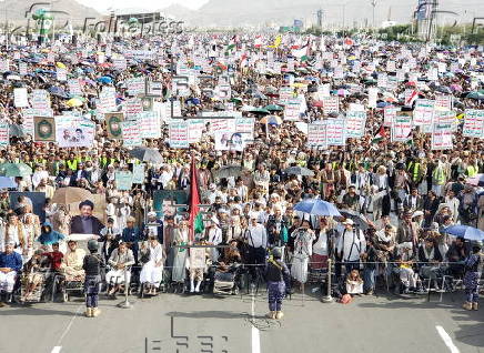Houthi supporters protest against the USA, Israel