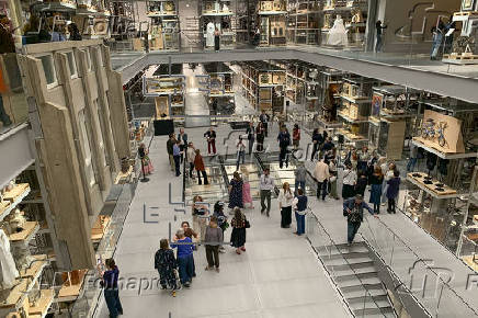 El V&A londinense abre su almacen al público en una innovadora experiencia cultural