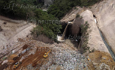 Atlantic Ocean protected from garbage by Ocean Cleanup barriers in Guatemala