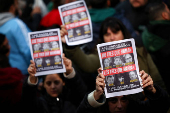 Demonstrators outside Partido Justicialista headquarters in Buenos Aires