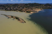 Encontro das águas poluídas pelo garimpo do rio Fresco com o rio Xingu