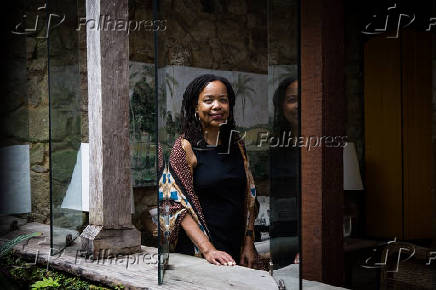 Retrato da escritora americana Saidiya Hartman na Flip