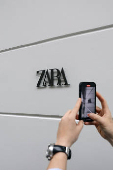 Se cumple medio siglo de la apertura de la primera tienda Zara, matriz del emporio Inditex