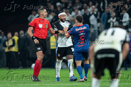 Partida entre corinthians e red bull bragantino pelo campeonato brasileiro