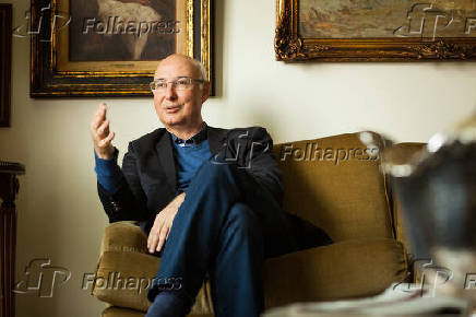 O ministro Ives Gandra Filho, na casa de seu pai, o advogado Ives Gandra, em SP