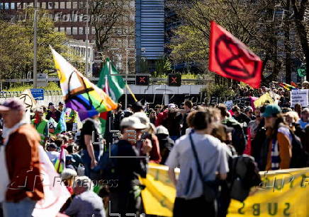 Extinction Rebellion blocks A12 in protest against fossil subsidies in The Hague
