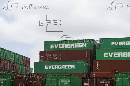 US President Trump's 10 percent tariff cuts about a third of traffic at the Los Angeles Port