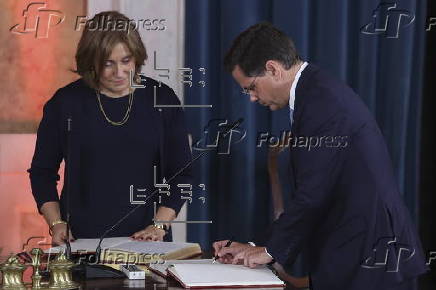 Portugal's new government sworn in