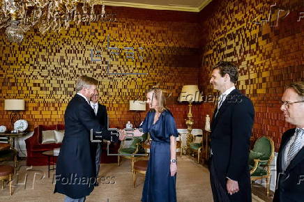 Dutch king sees off ministers and state secretaries after government collapse