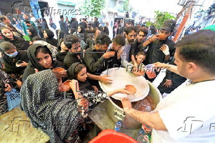 Mourning processions of Shiite Muslims on the eve of Ashura in Lahore