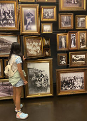 Visitantes no Museu do Futebol em São Paulo