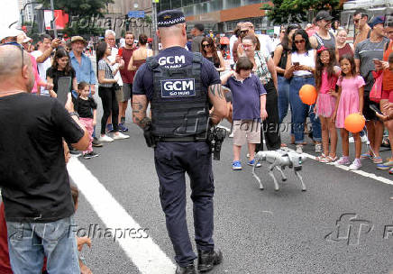 Cão robô da GCM na Av. Paulista