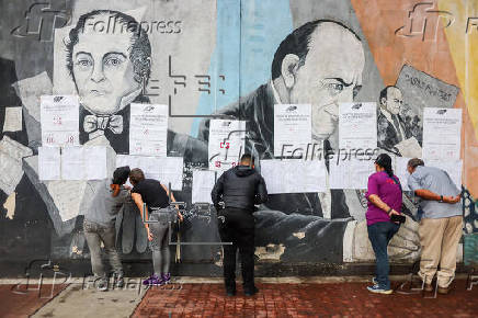 Abren los centros de voto en Venezuela para las elecciones regionales y legislativas