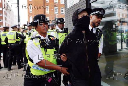 Anti-fascist protest outside hotel housing asylum seekers in London