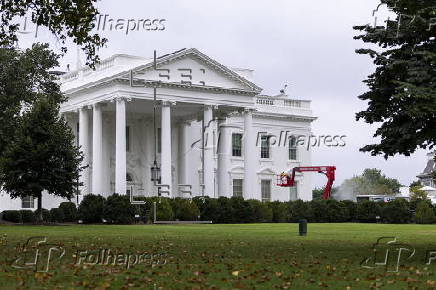 White House undergoes pressure washing in Washington