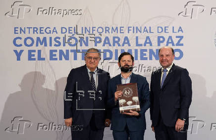 Boric recibe las conclusiones de la Comisión creada para restituir las tierras mapuche