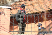 Afines a Evo Morales se enfrentan con policías y anuncian un bloqueo nacional en Bolivia