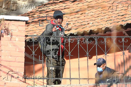 Afines a Evo Morales se enfrentan con policías y anuncian un bloqueo nacional en Bolivia