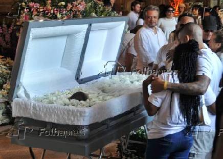Familiares, amigos e fãs, se despedem da cantora Preta Gil