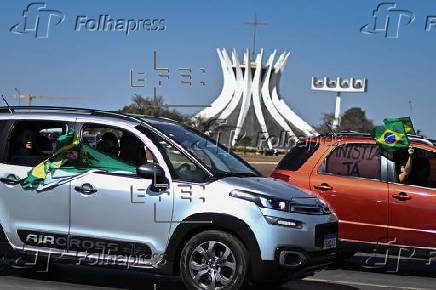 Seguidores de Bolsonaro hacen una caravana en Brasilia contra el juicio por golpismo