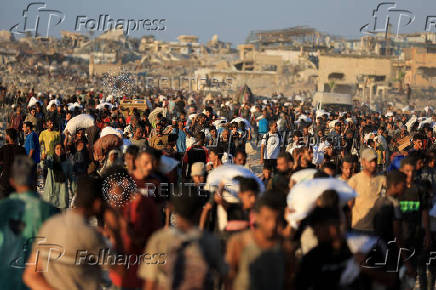 Palestinians carry aid supplies that entered Gaza through Israel, in Beit Lahia