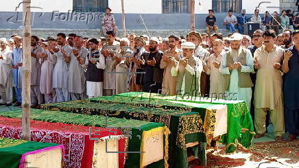Mass funeral of 8 volunteers killed in a landslide near the Chinese border in Gilgit