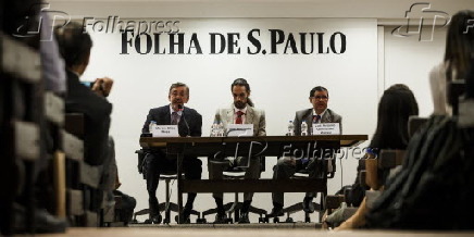 Uirá Machado (centro.), editor da