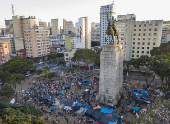 Usuários de drogas e traficantes se espalham pela praça Princesa isabel, que abriga atualmente o fluxo da cracolândia, em são Paulo